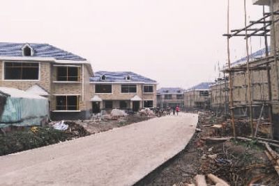 建設中的江洲墟場安置小區。